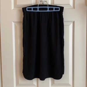 Black skirt with pockets and satin details